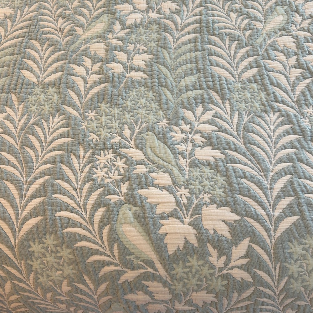 Quilted 100% Organic Cotton Bedspread KING Luxury Birds in Spring New With Tags - Picture 8 of 15